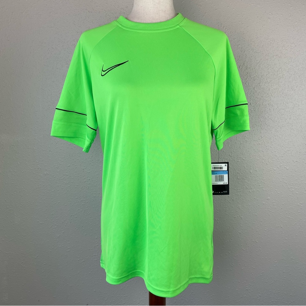 NWT Nike Soccer T-Shirt Size M